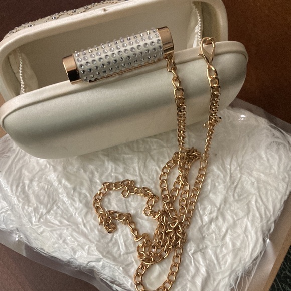 Formal clutch - Picture 2 of 4